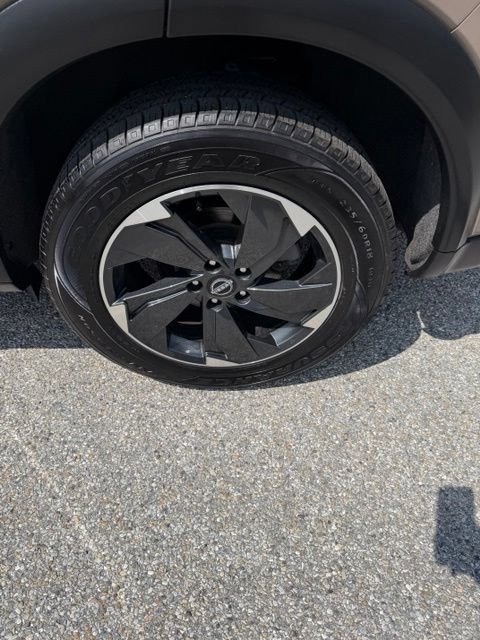 Used 2025 Nissan Rogue SV AWD/4WD image 9