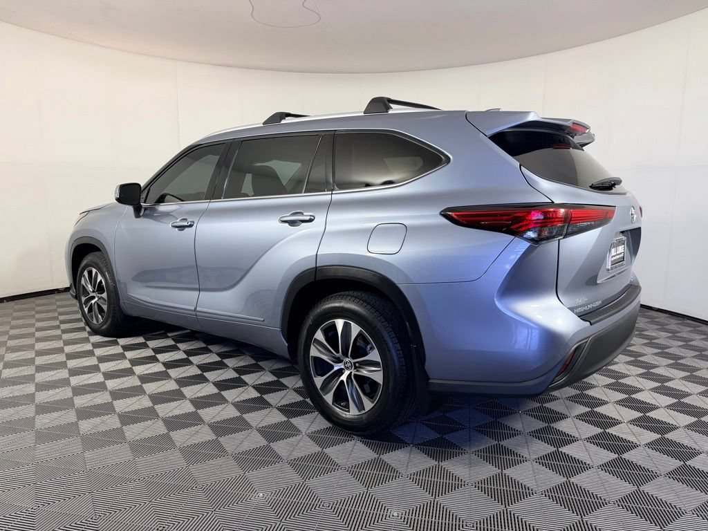 Used 2022 Toyota Highlander XLE FWD image 8