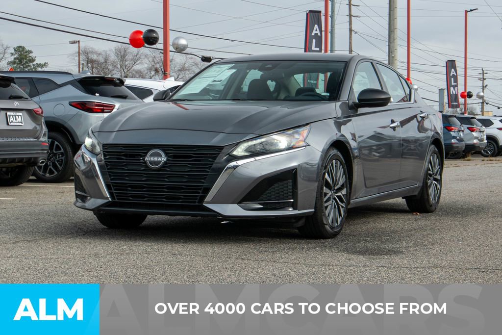 Used 2024 Nissan Altima 2.5 SV image 2