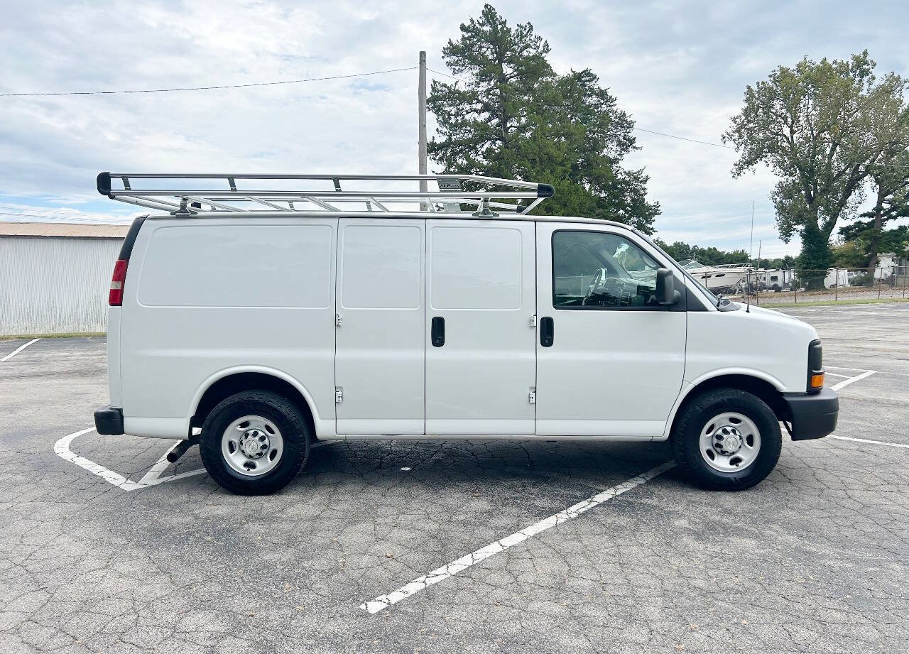 Used 2015 Chevrolet Express 3500 RWD image 4