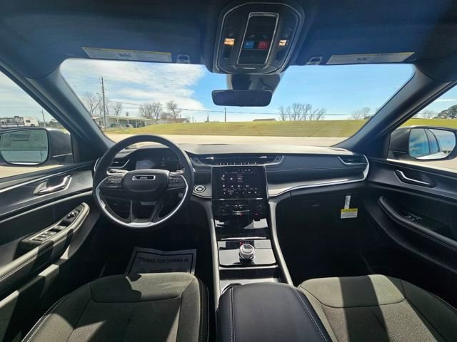 New 2026 Jeep Grand Cherokee Laredo image 12