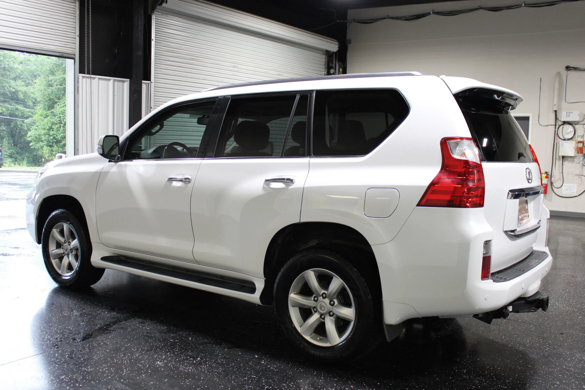 Used 2011 Lexus GX 460 w/ Comfort Plus Pkg AWD/4WD image 5