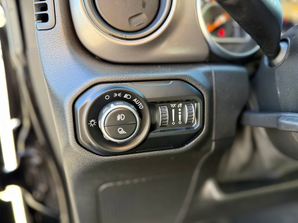Used 2021 Jeep Gladiator Sport image 21