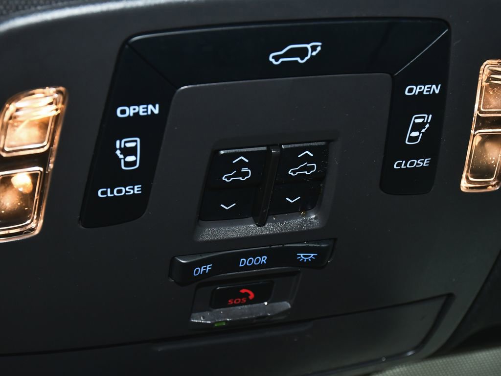 Used 2024 Toyota Sienna XSE image 33