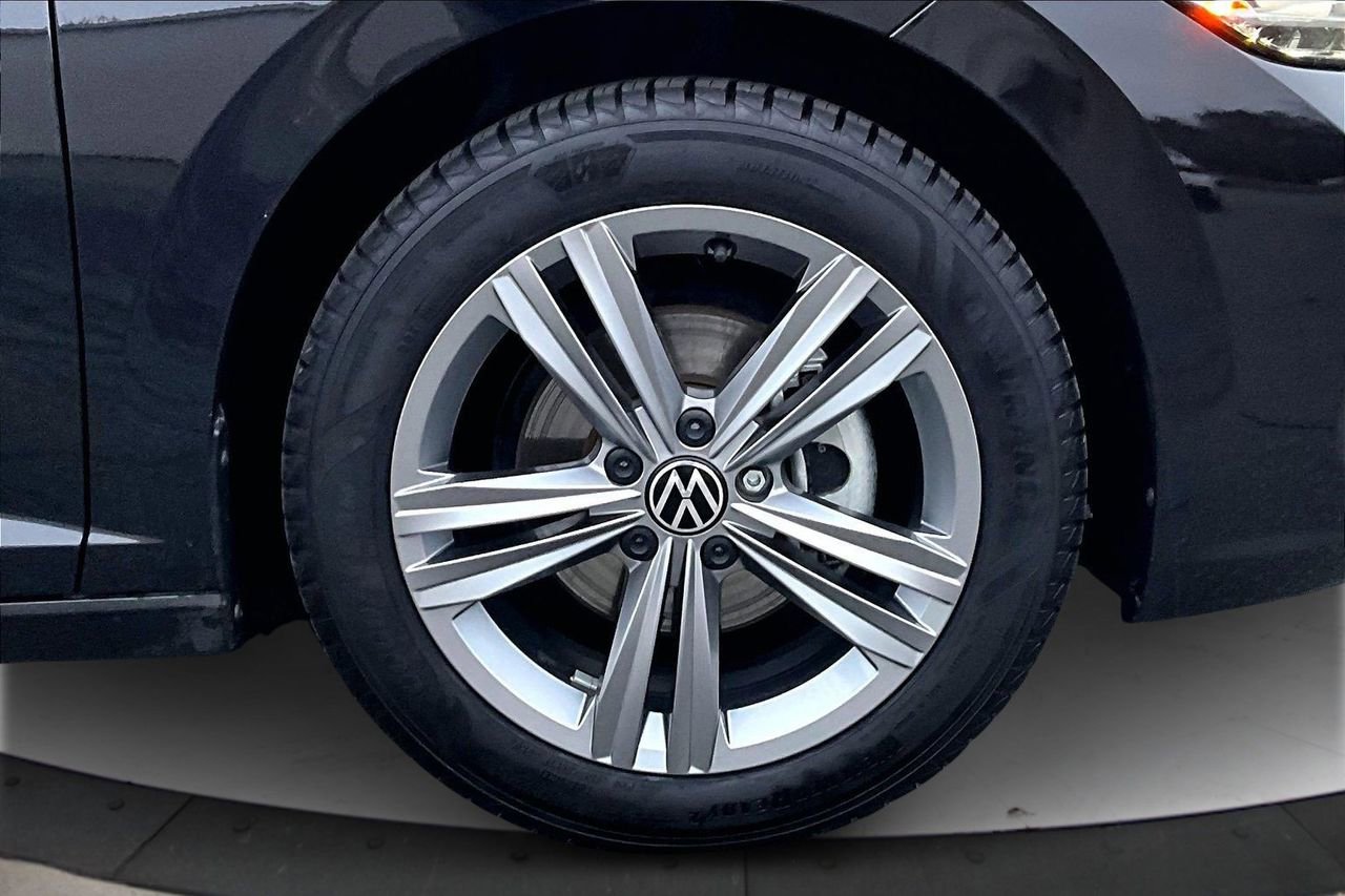 Used 2024 Volkswagen Jetta SE image 31