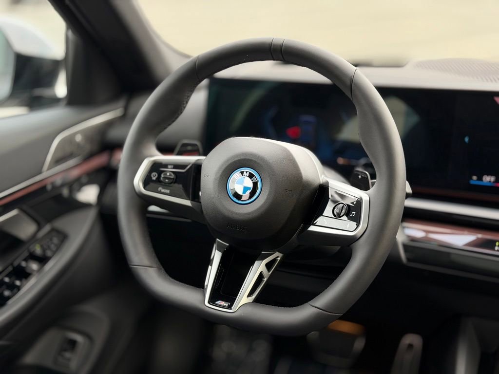 Certified 2026 BMW 550e xDrive w/ Executive Package AWD/4WD image 12