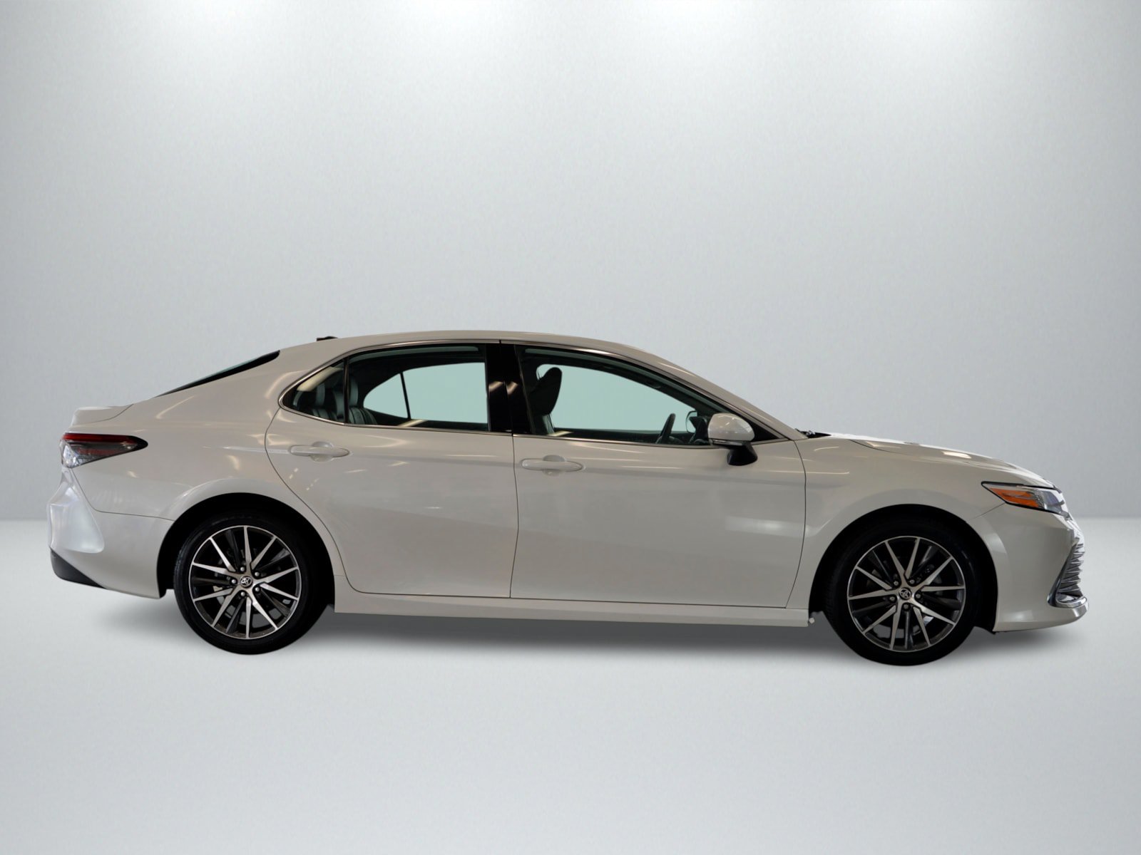 Used 2023 Toyota Camry XLE FWD image 6