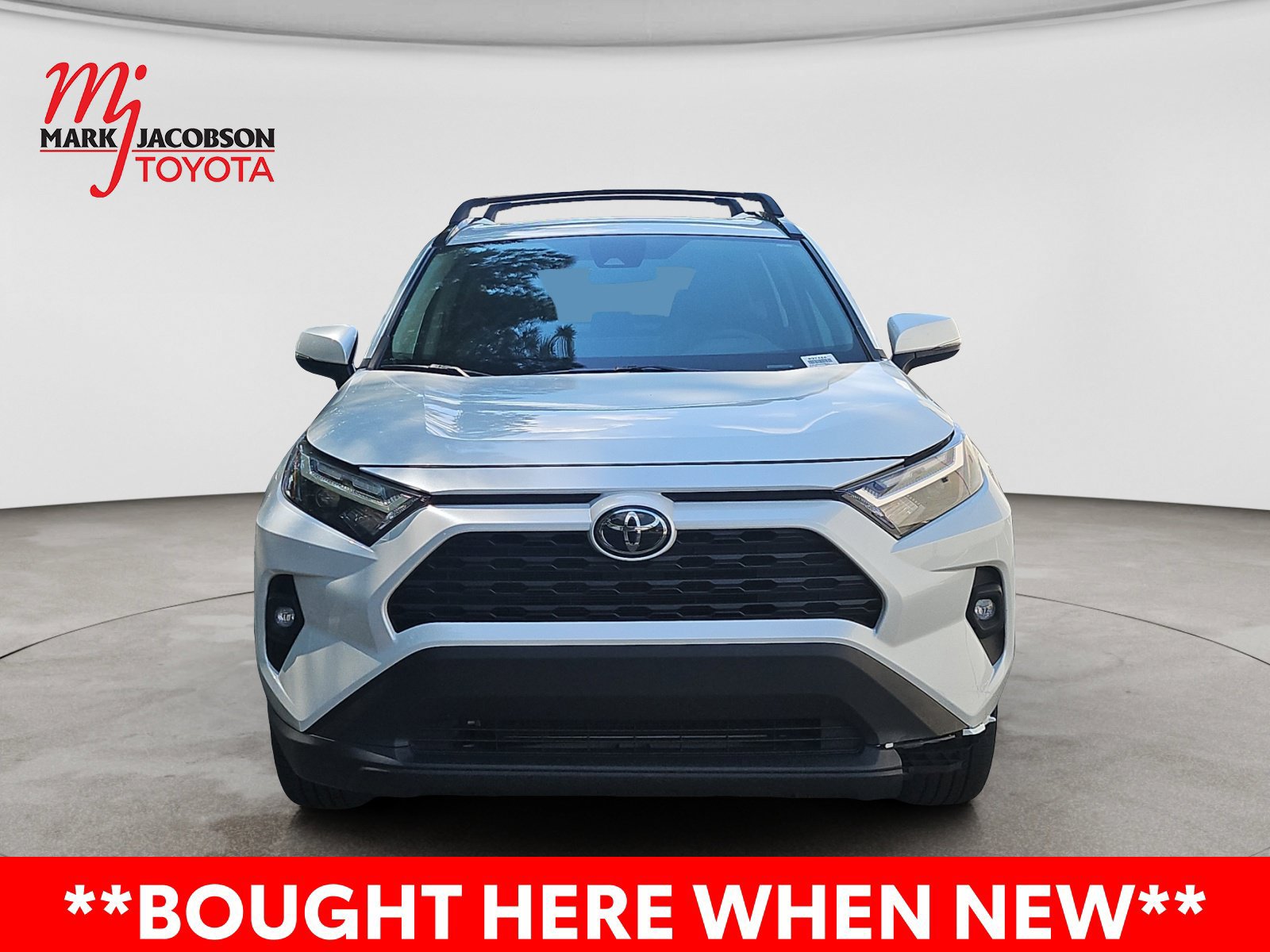 Used 2025 Toyota RAV4 XLE Premium FWD image 3
