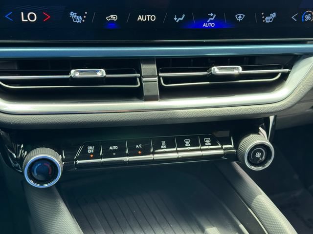 Certified 2024 Chevrolet Equinox EV LT FWD image 17