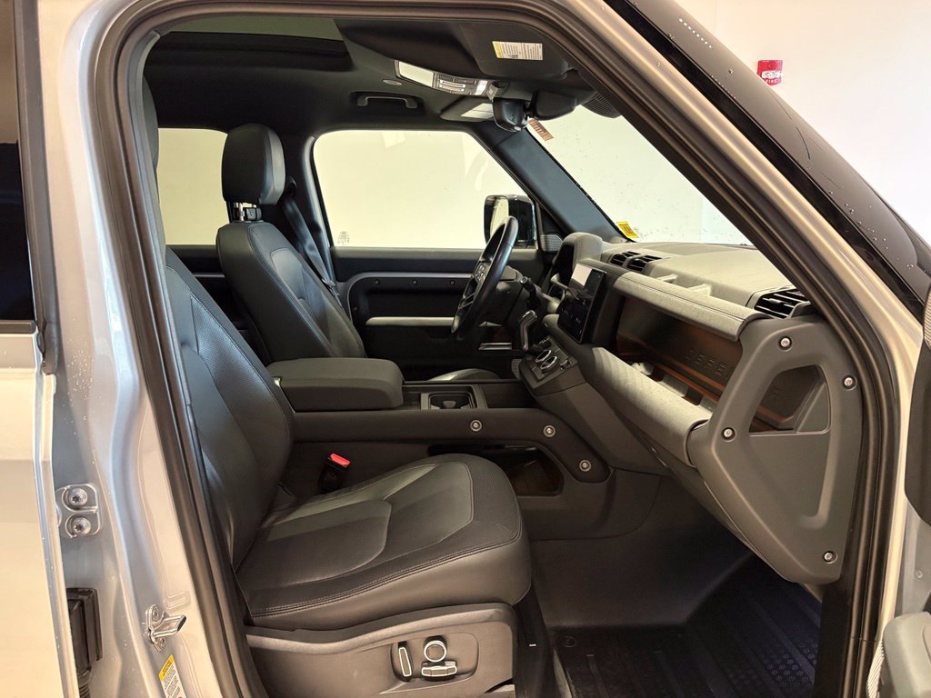 Used 2023 Land Rover Defender 130 X-Dynamic SE AWD/4WD image 27