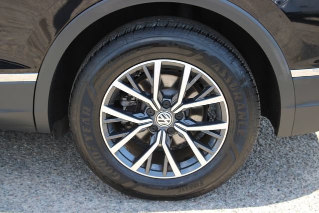 Used 2020 Volkswagen Tiguan SE R-Line FWD image 7