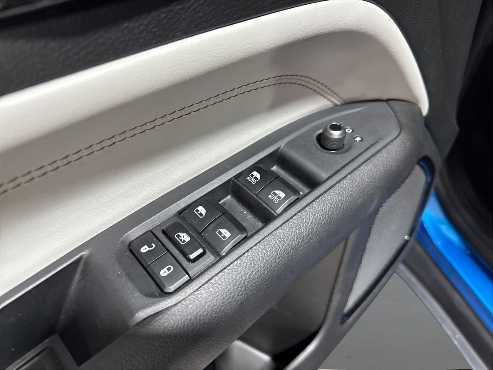 Used 2025 Jeep Compass Limited AWD/4WD image 27