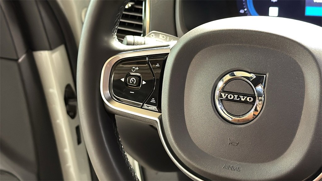 Used 2023 Volvo XC90 B6 Plus image 23