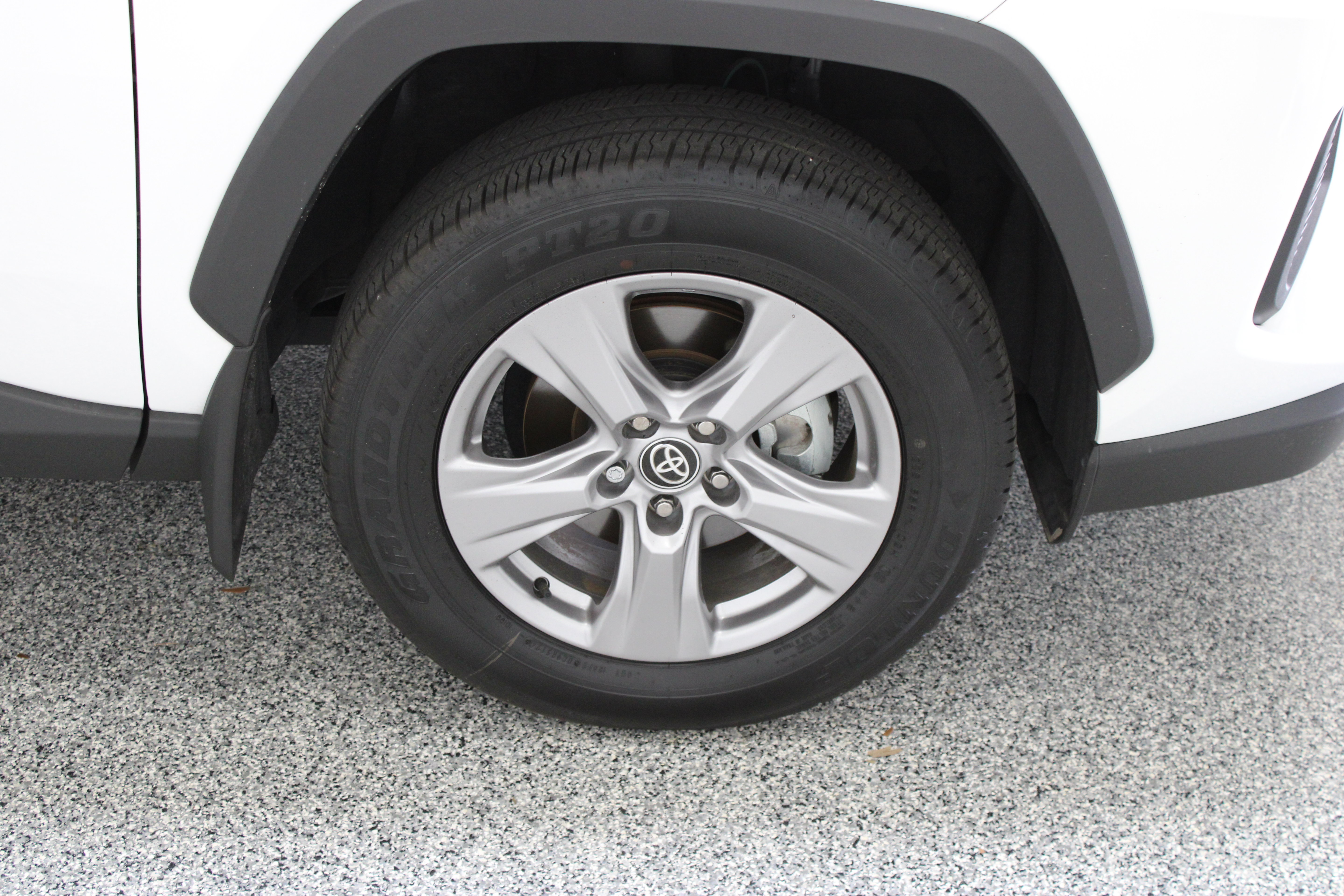 Used 2025 Toyota RAV4 XLE w/ Convenience Package FWD image 5