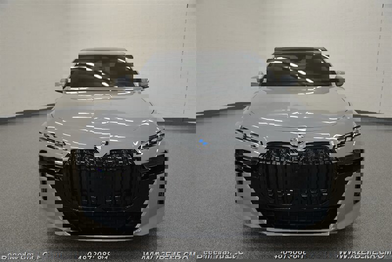 Used 2024 BMW 740i w/ M Sport Professional Package image 5