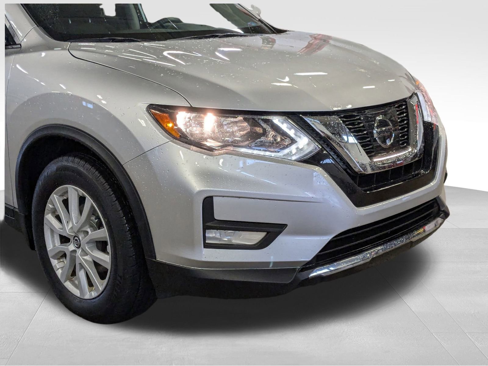 Used 2017 Nissan Rogue SV image 34