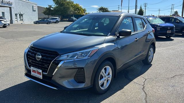 New 2025 Nissan Kicks Play S