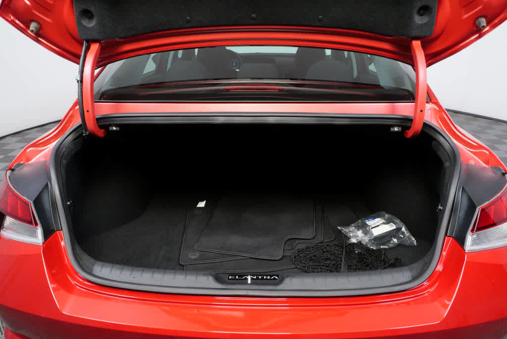 Certified 2023 Hyundai Elantra SEL w/ Convenience Package image 27