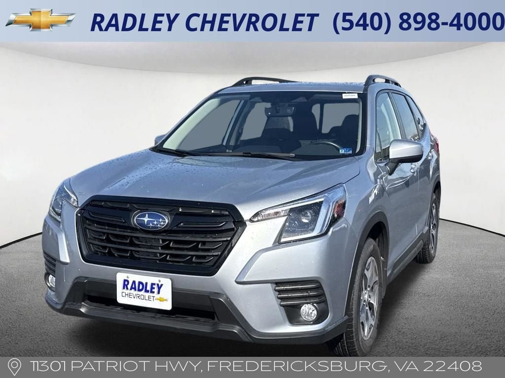 Used 2023 Subaru Forester Premium AWD/4WD image 1