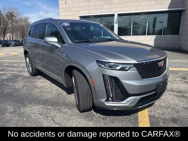 Used 2025 Cadillac XT6 Premium Luxury image 3