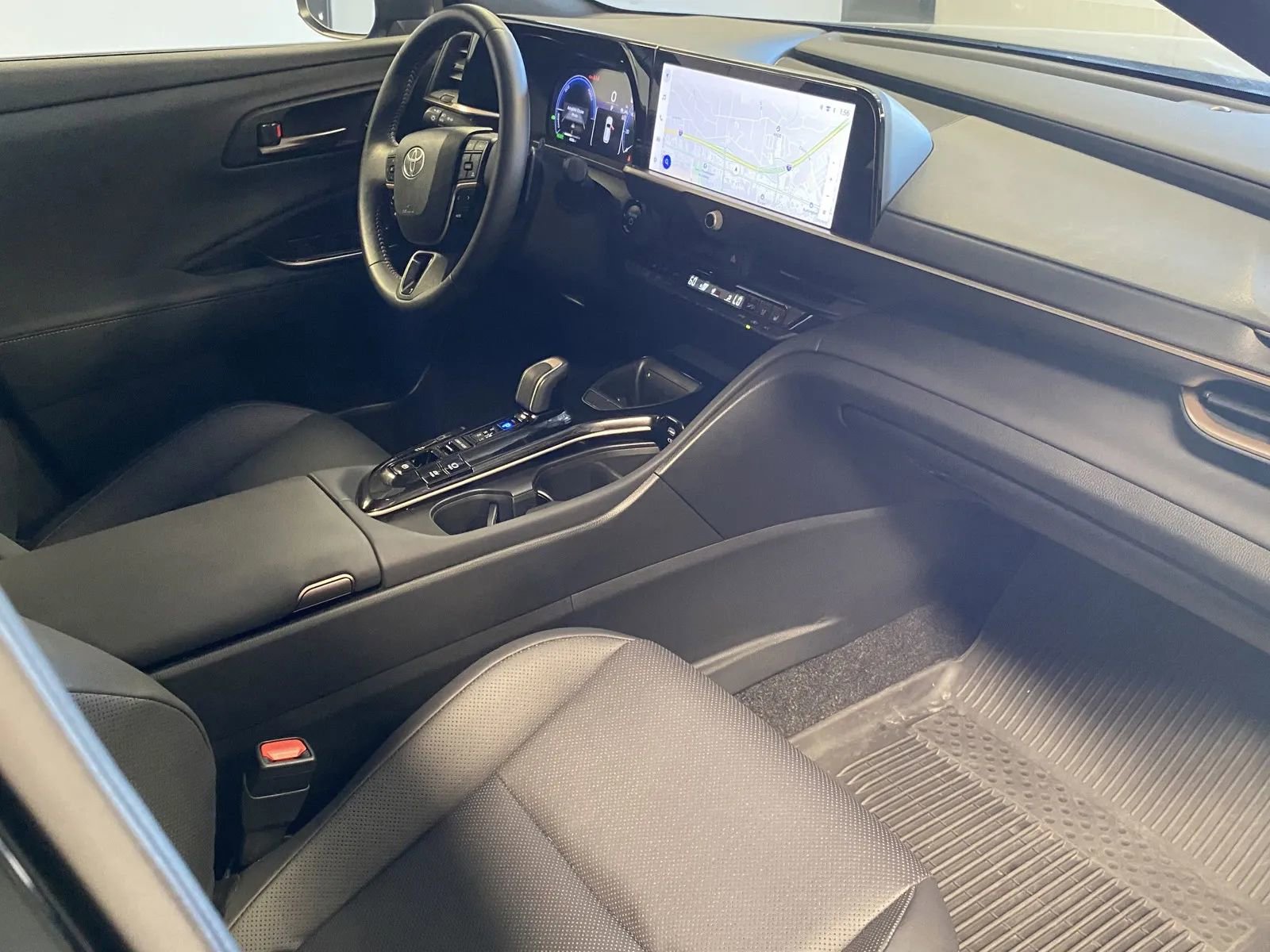 Used 2025 Toyota Crown Signia image 6