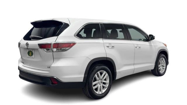 Used 2015 Toyota Highlander LE FWD image 2