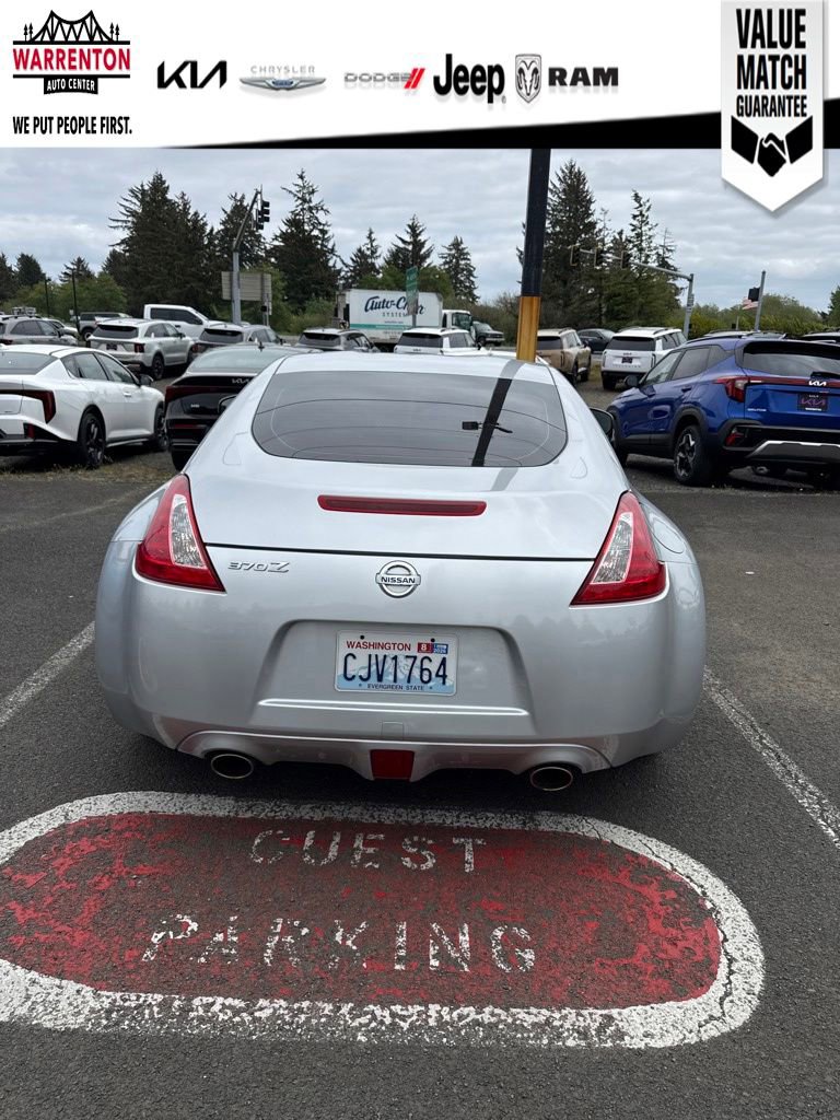 Used 2016 Nissan 370Z Coupe RWD image 11