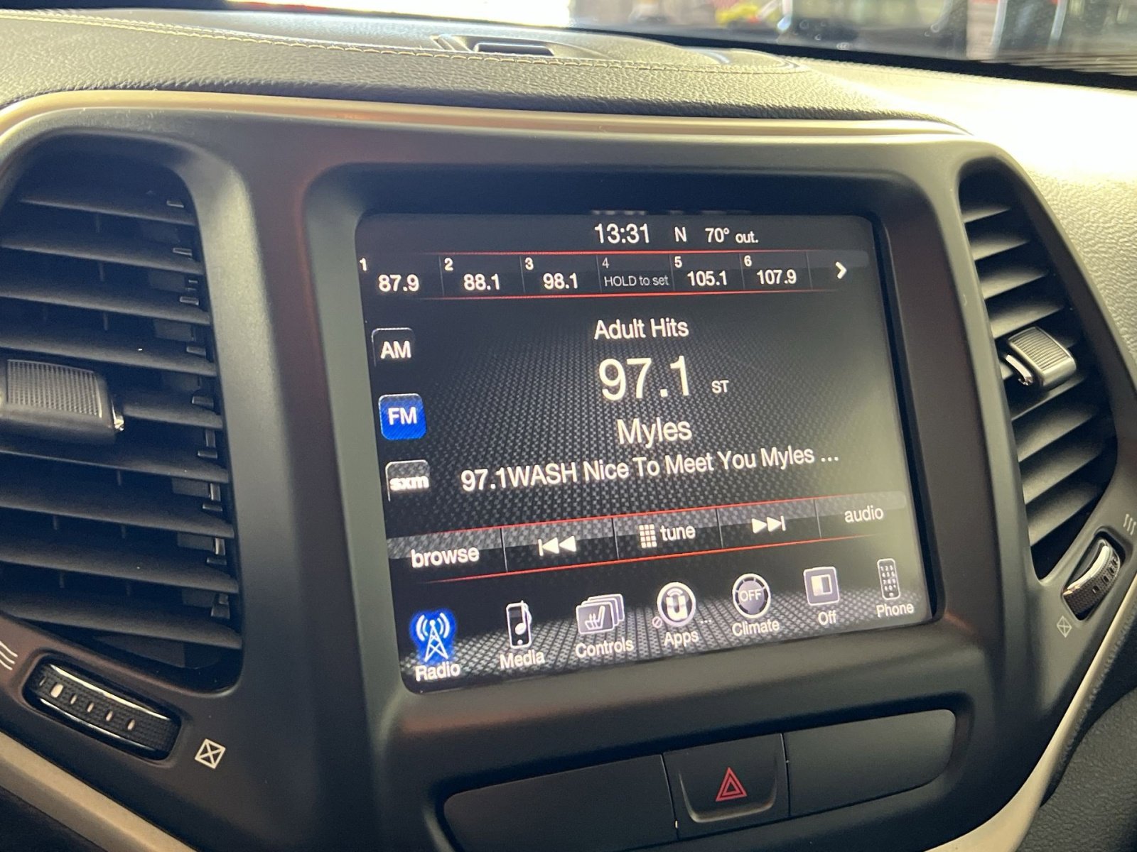 Used 2015 Jeep Cherokee Latitude w/ Cold Weather Group image 18