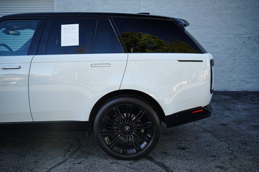 Used 2022 Land Rover Range Rover SE image 12