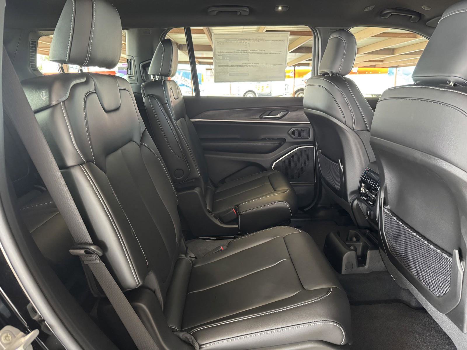 New 2025 Jeep Grand Cherokee L Limited w/ Black Appearance Package image 35