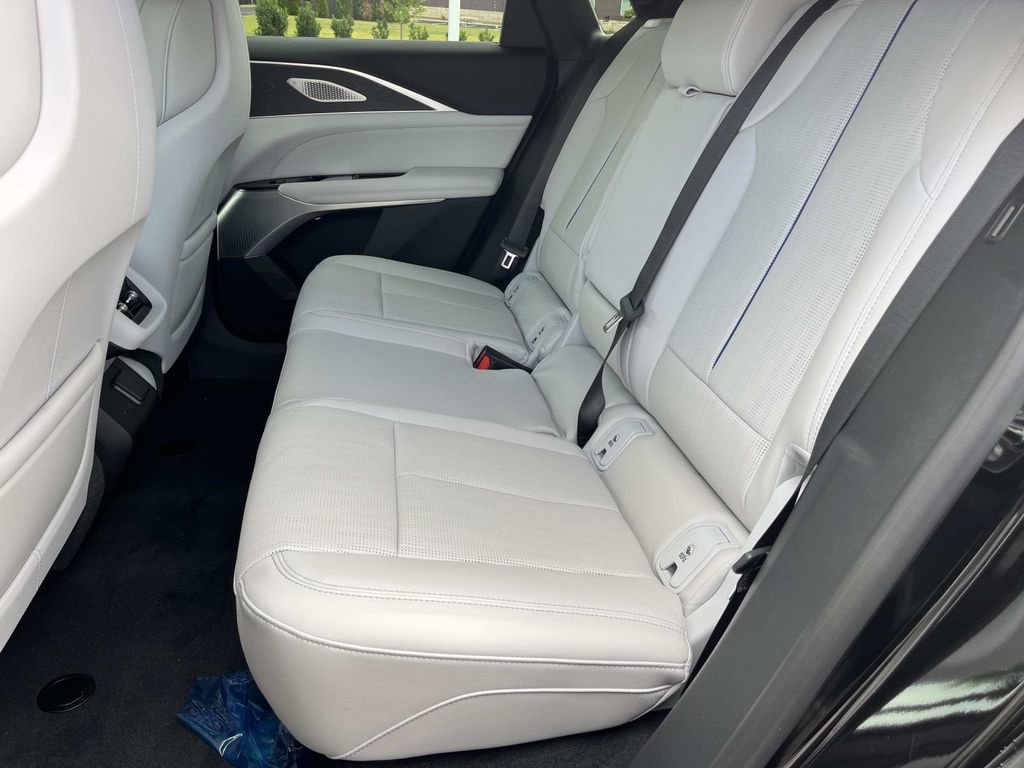 New 2026 Cadillac Lyriq Premium Luxury image 19