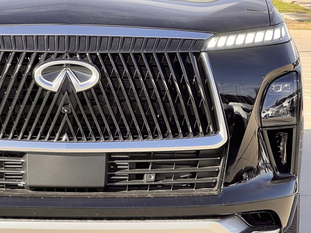 New 2026 INFINITI QX80 Luxe w/ Cargo Package image 8