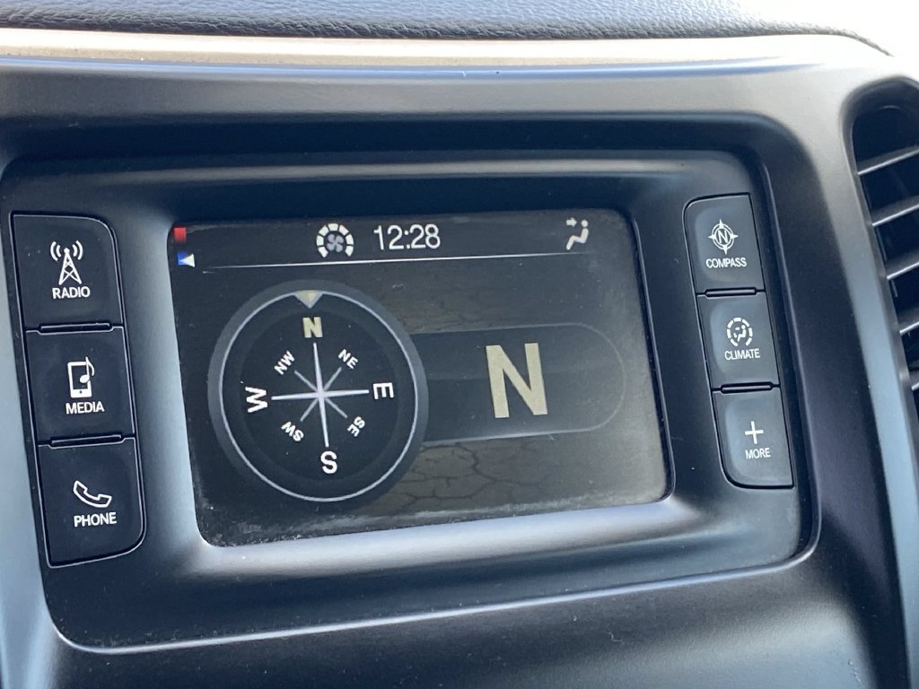 Used 2018 Jeep Cherokee Latitude w/ Safety Group FWD image 10