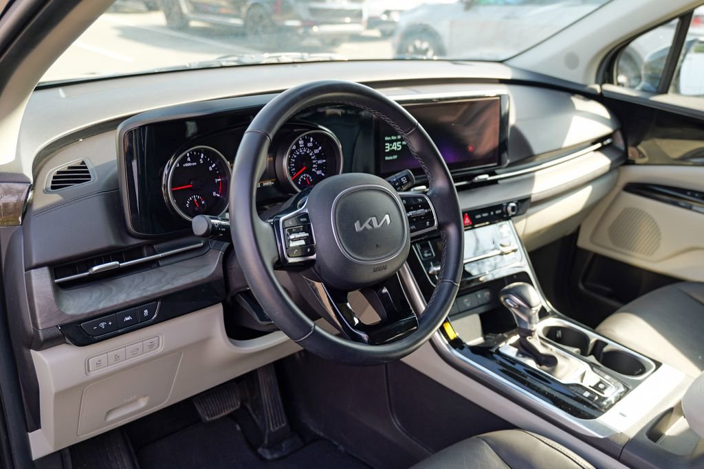 Used 2024 Kia Carnival EX image 20