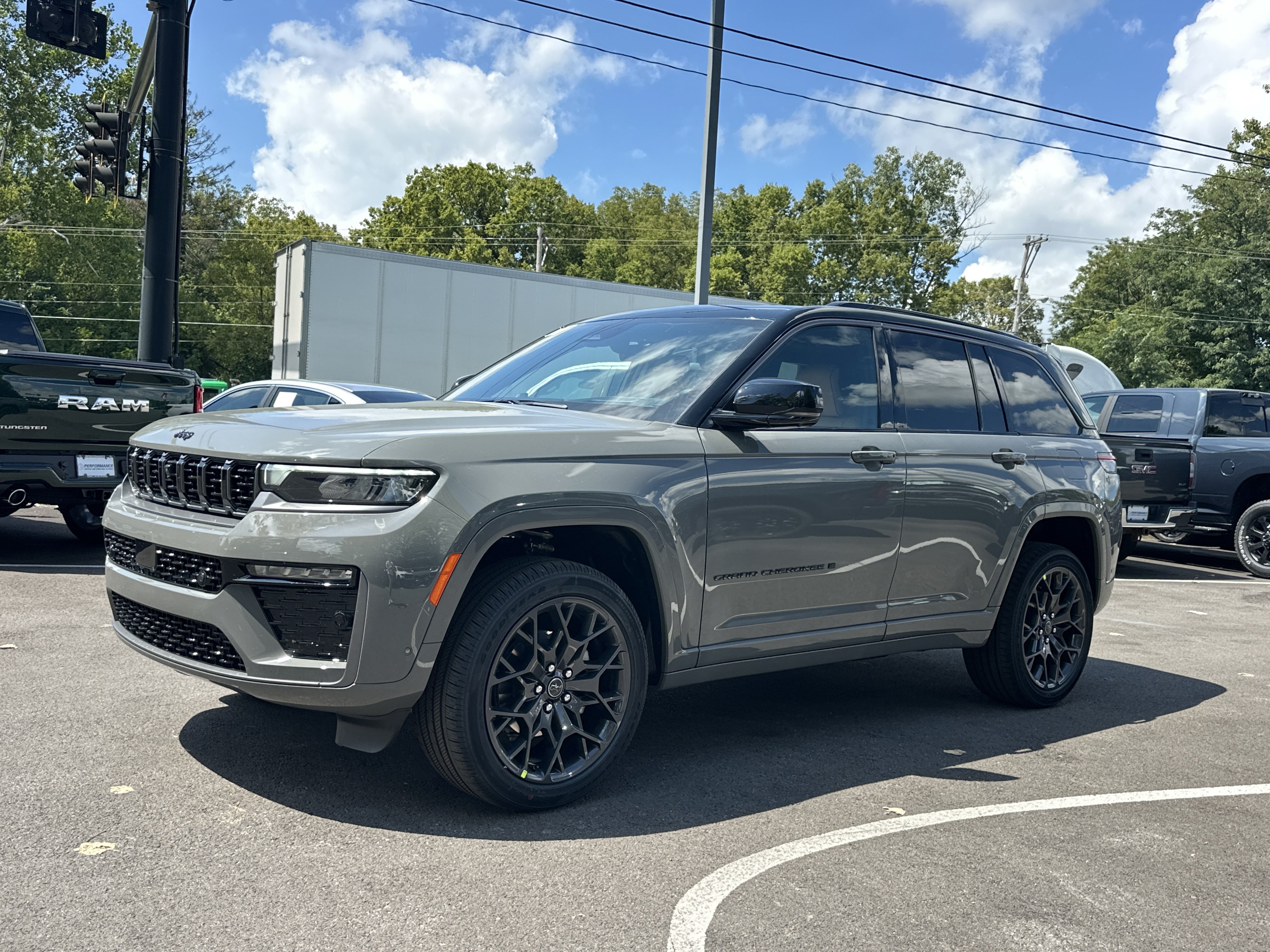 New 2027 Jeep Grand Cherokee Summit AWD/4WD image 25