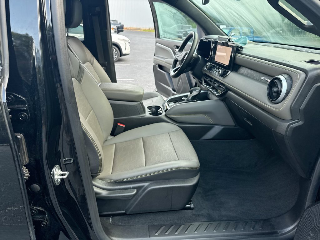 Used 2024 Chevrolet Colorado ZR2 w/ ZR2 Convenience Package III AWD/4WD image 32