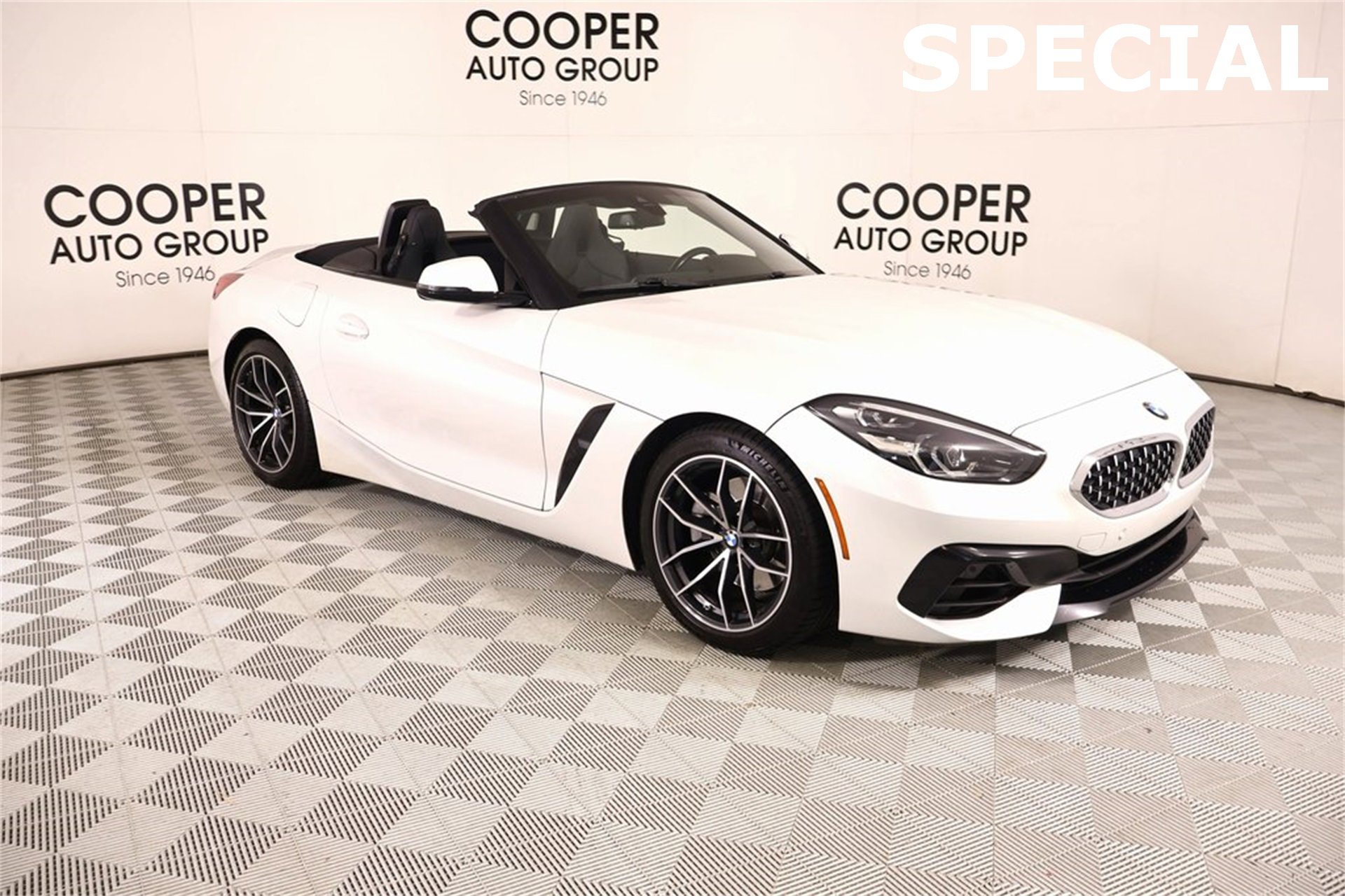 Used 2022 BMW Z4 sDrive30i image 1