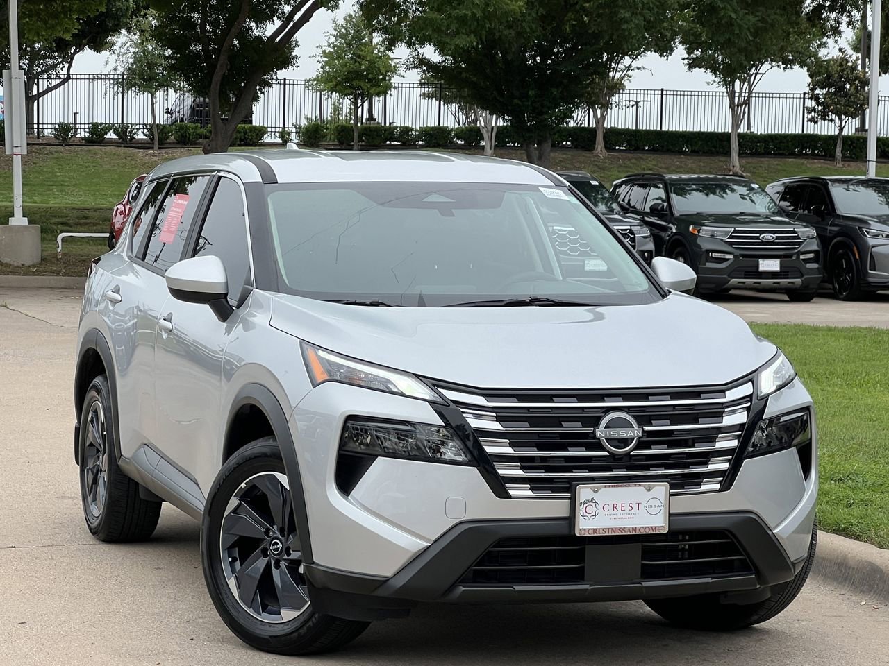 Certified 2025 Nissan Rogue SV FWD image 2