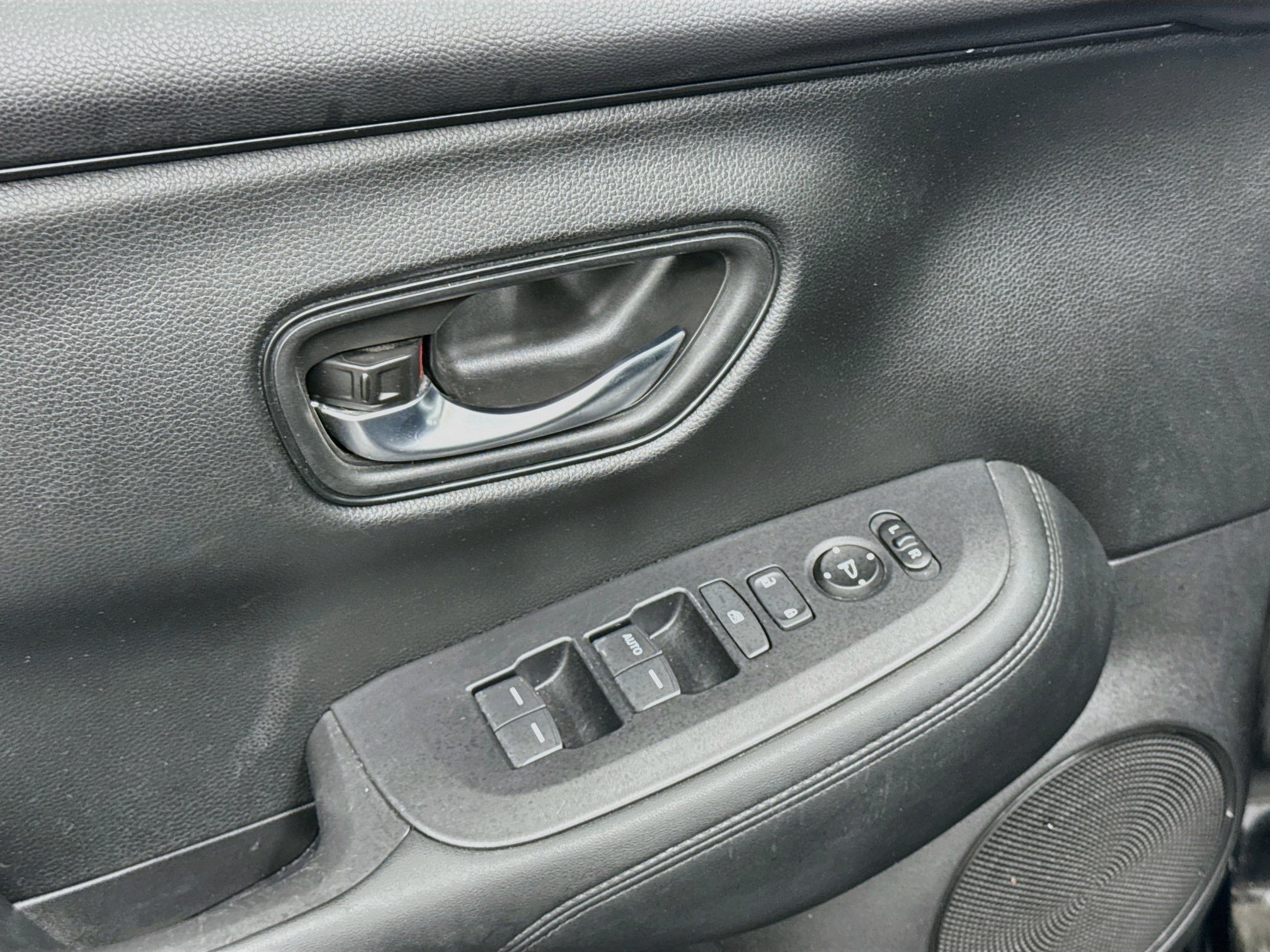 Used 2023 Honda HR-V LX image 15