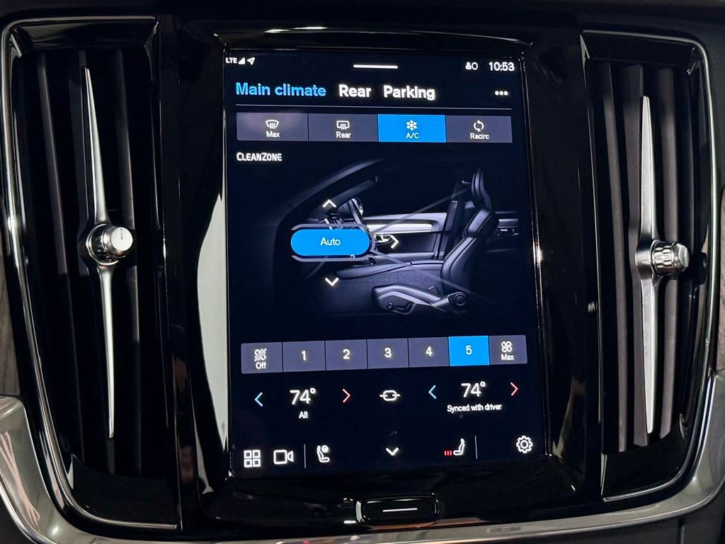 Used 2023 Volvo S90 B6 Plus image 18