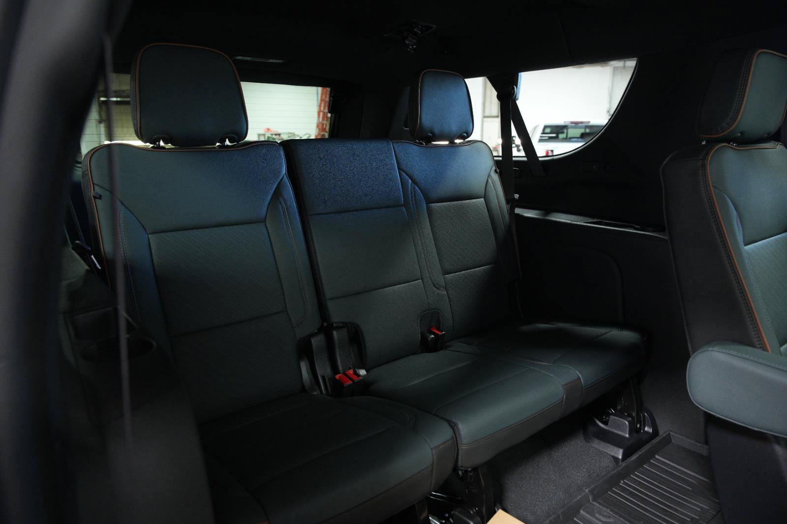New 2026 GMC Yukon XL AT4 w/ AT4 Premium Plus Package AWD/4WD image 9