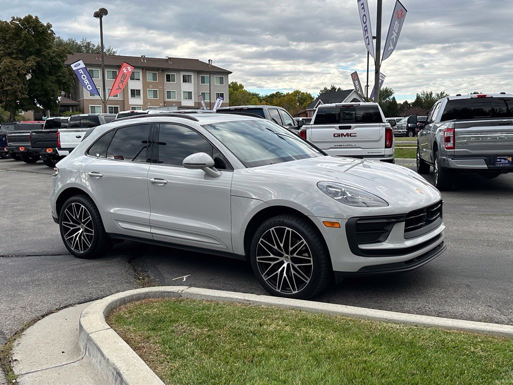 Used 2023 Porsche Macan AWD/4WD image 5
