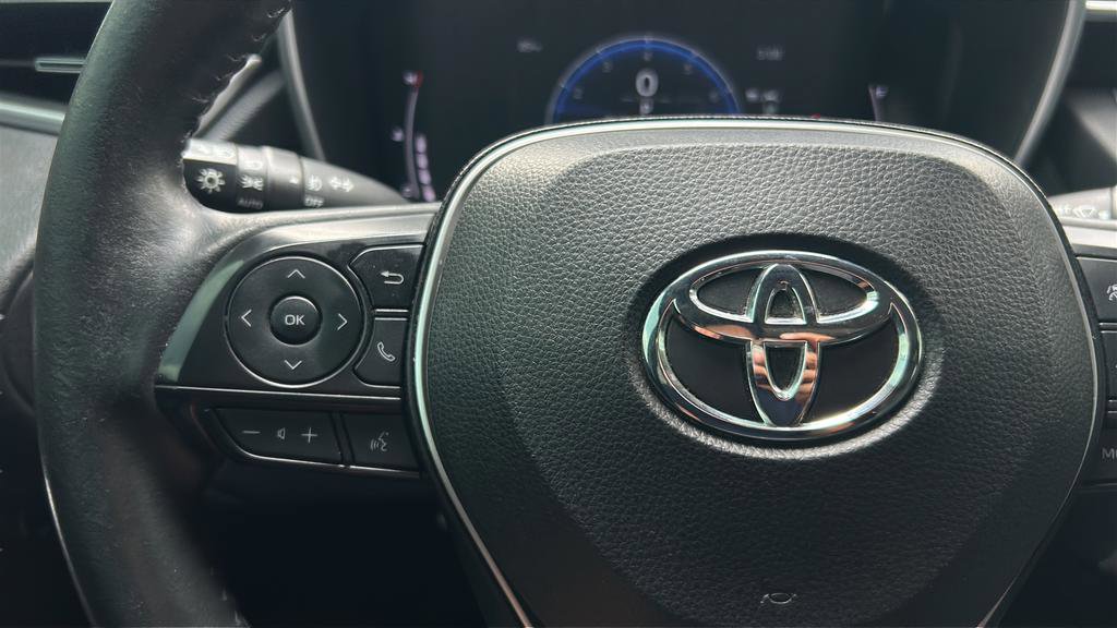 Used 2023 Toyota Corolla Cross XLE w/ Convenience Package FWD image 29
