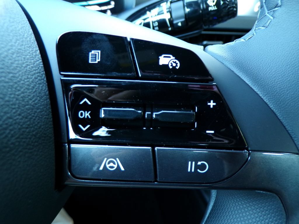 New 2026 Hyundai Elantra Sport FWD image 28