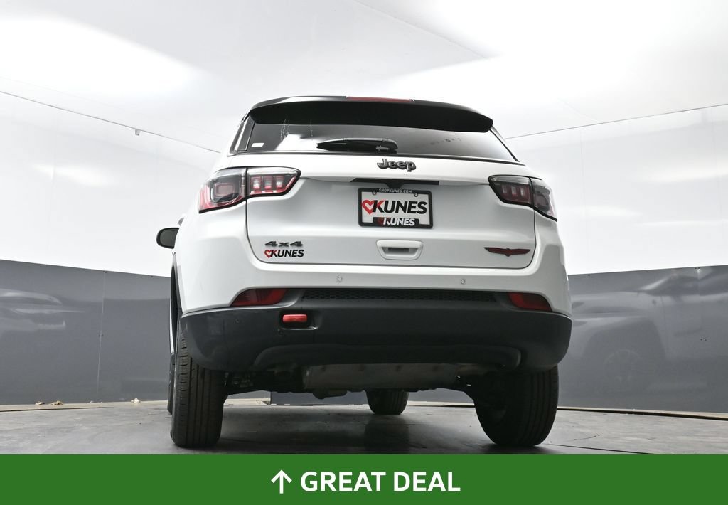 Used 2025 Jeep Compass Trailhawk AWD/4WD image 56
