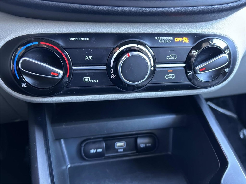 Used 2025 Kia Soul LX w/ LX Technology Package image 29