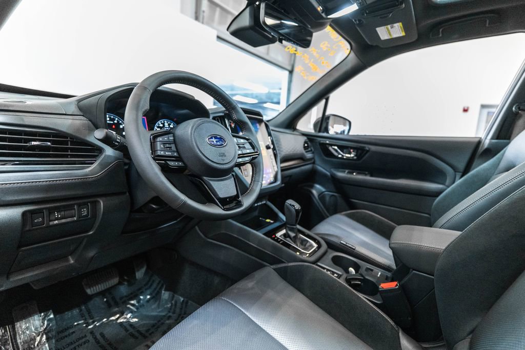 Used 2025 Subaru Forester Touring w/ Popular Package - Touring AWD/4WD image 4