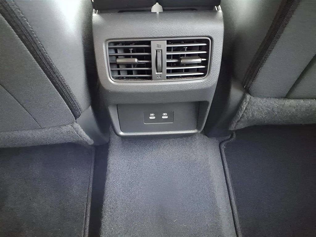 Used 2024 Nissan Rogue SV image 13