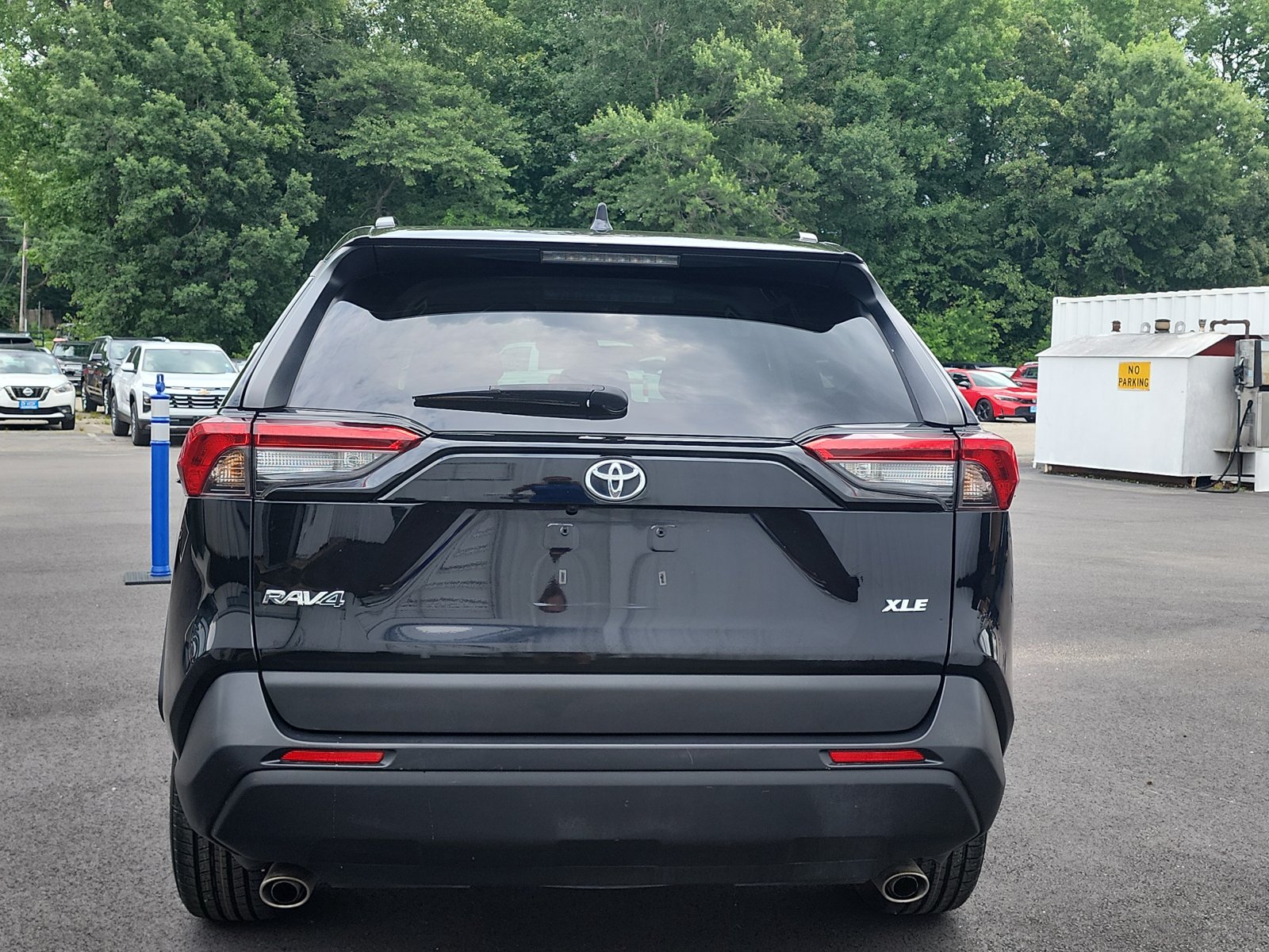 Used 2021 Toyota RAV4 XLE FWD image 4