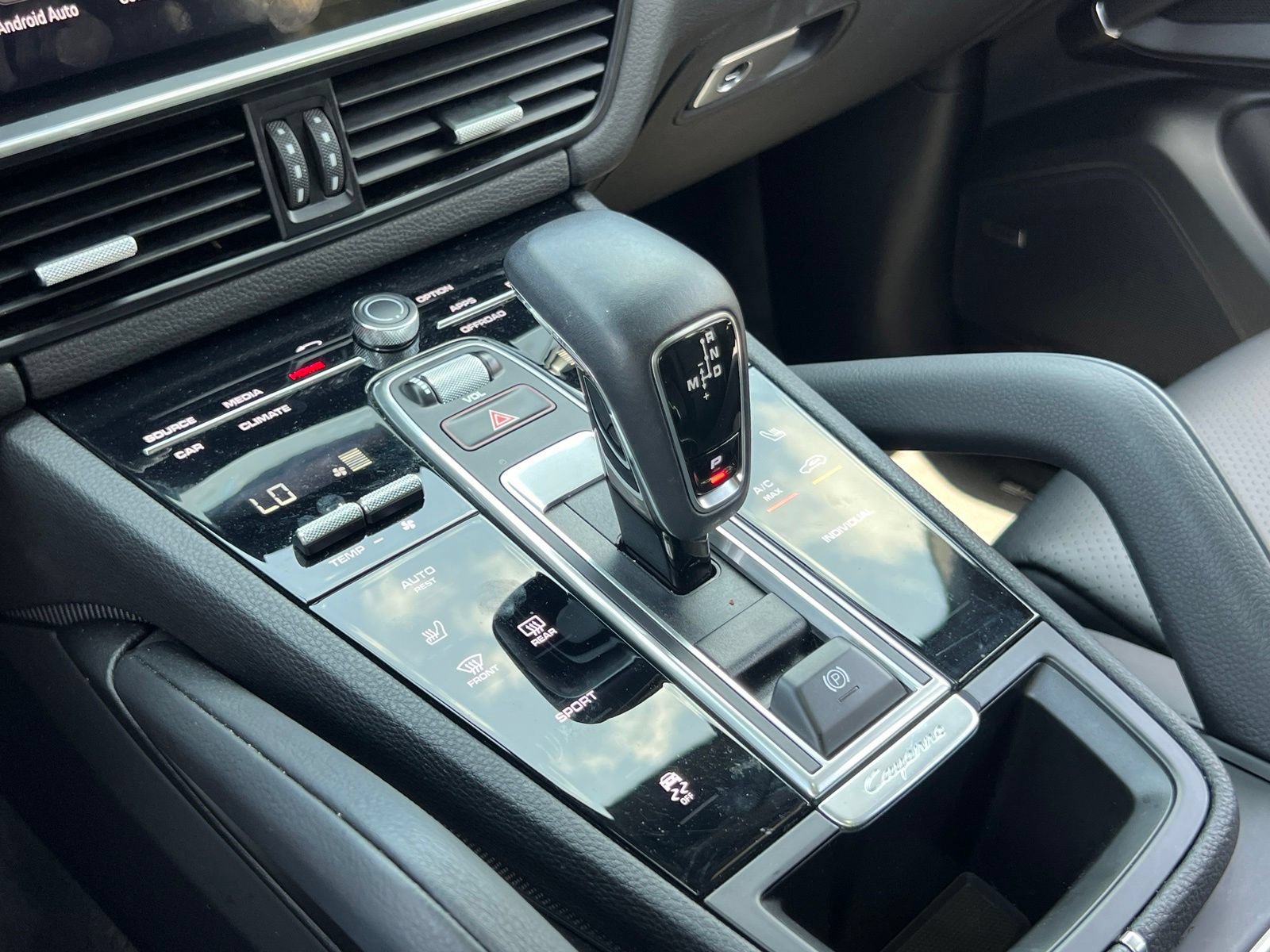 Certified 2022 Porsche Cayenne Platinum Edition AWD/4WD image 33